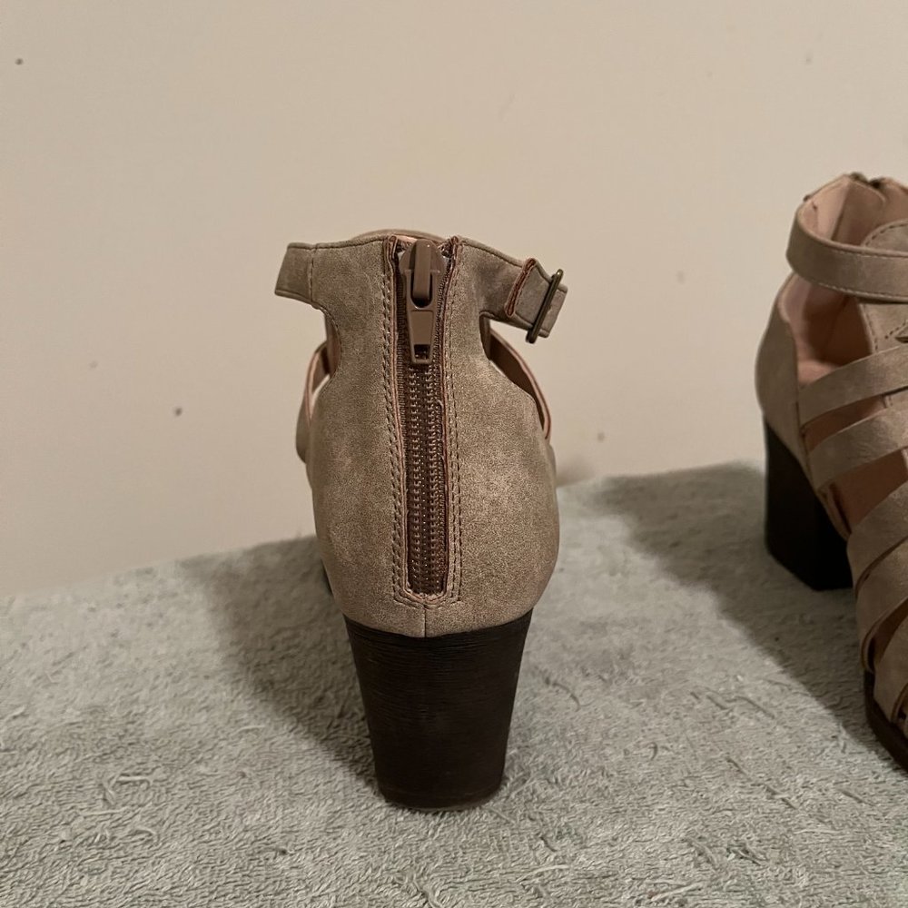 Shoes - Picture 3 of 4